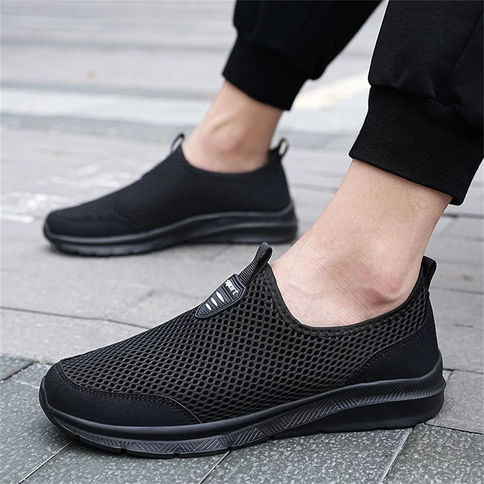 Comfortable men's work shoes made of breathable mesh with a jogger
