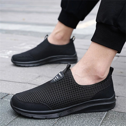 Comfortable men's work shoes made of breathable mesh with a jogger motif